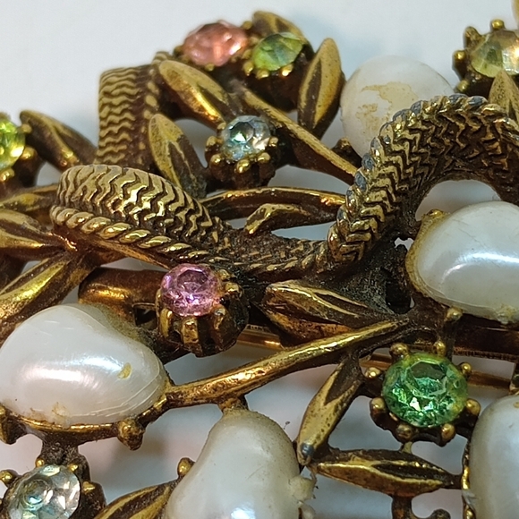 * Vintage Coro Baby Tooth Faux Pearls Flower Bouquet Pin Brooch - Picture 3 of 6